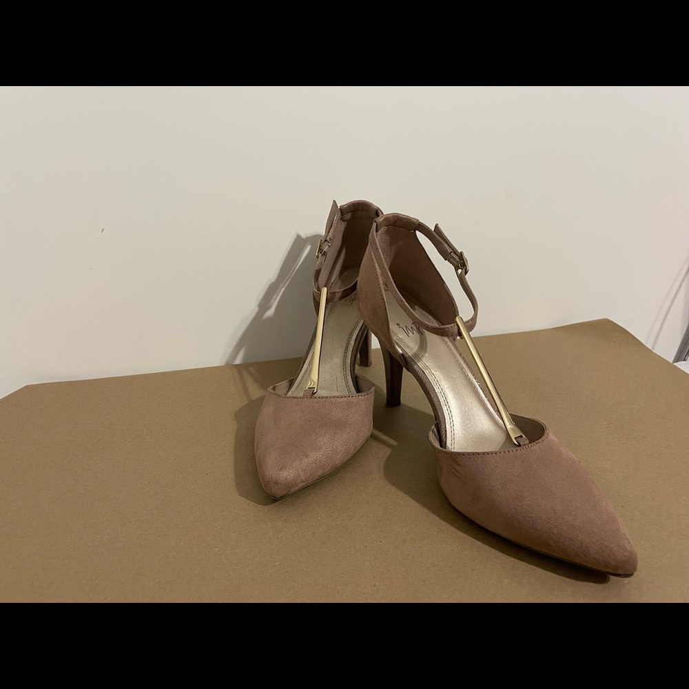 Tan T strap heels with golden strip